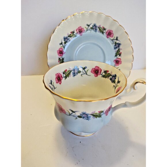 Royal Albert Teacup & Saucer Set, Pattern 4475 Montrose Cup Shape - Picture 4 of 12